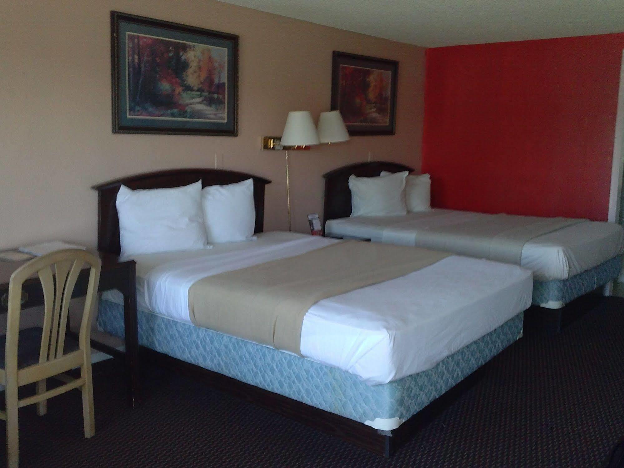 Westwoods Inn & Suites Woodhaven Exterior foto